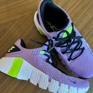 METCON NIKE  like new women - size 8